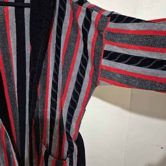Hanes Classics Hooded Robe with Red and Gray Stripes - Picture 4 of 9